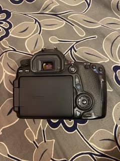 Canon 70D with 2 battries and charger