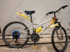 cycle bilkul ok ha  ghar break waghara sab ok ha