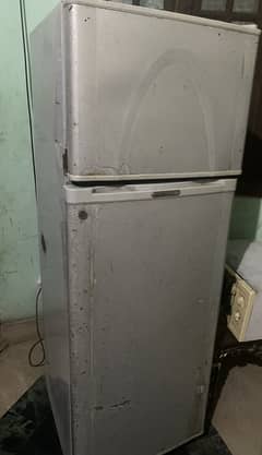 Dawlance mediam fridge