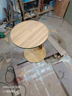 2 person table hai bohut unique design wala