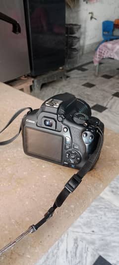 Canon DSLR camera  Neat and clean  03472000089