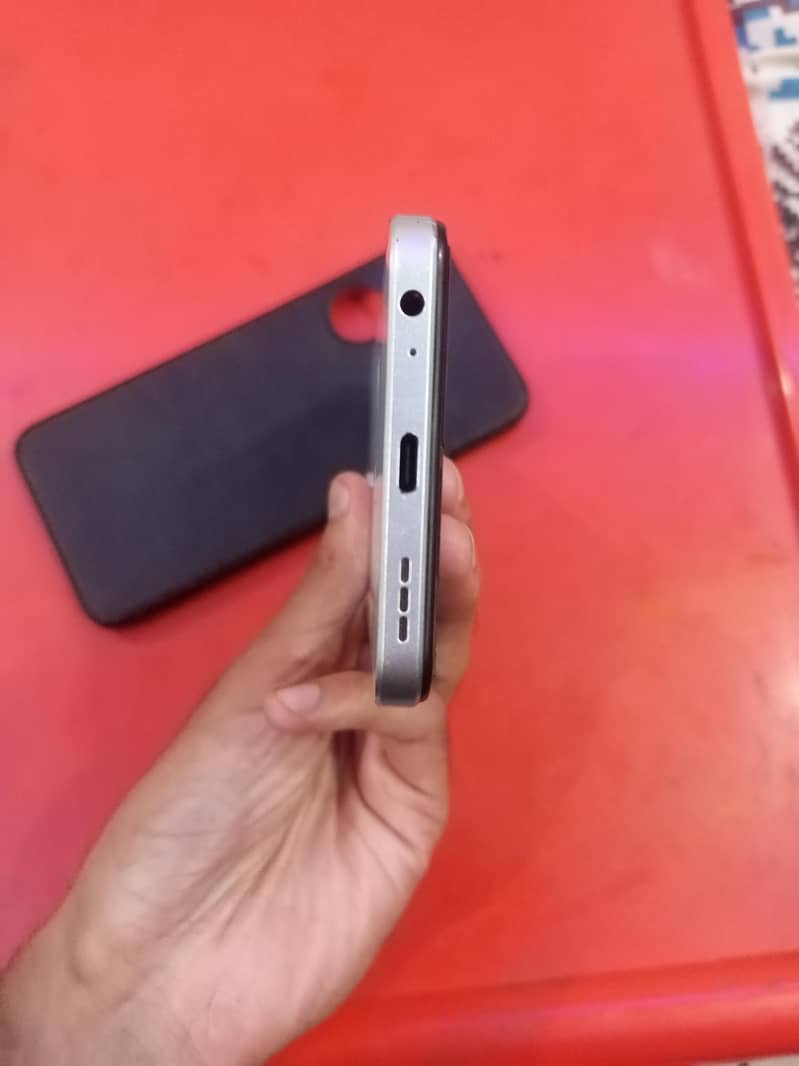 Infinix hot 30 play 4+64 10/10 condition 2 days No Fault with box 5