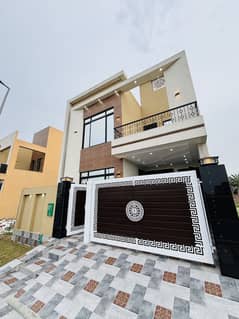 05 Marla Beautiful Elegant house for sale in bahria nasheman LHR.