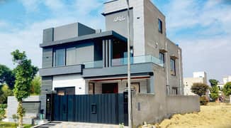 10 MARLA BRAND NEW HOUSE NEAREST TO PARK AND MASJID OR MOST IDEAL LOCATION AVAILABLE FOR SALE IN NLC