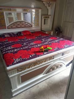 Full Bed Along With Side Tables Best Material