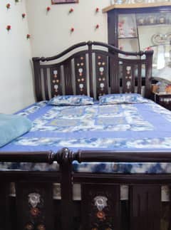 king Size bed , 1 side table , one dressing cupboard ,1 shingarmez