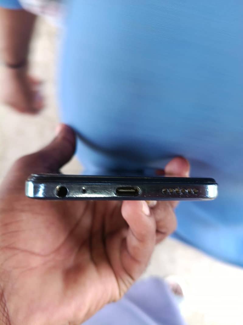 No. 03071608057.     A Best condition mobile tecno spark 10c. 4