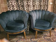 2 Sitters Chairs