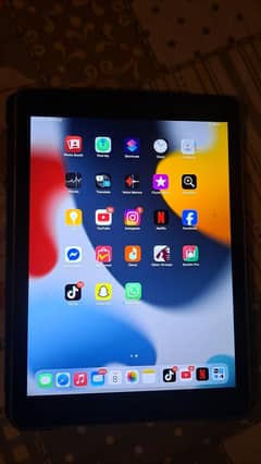 i Pad Air 2 8th Gen Latest Software Good Condition