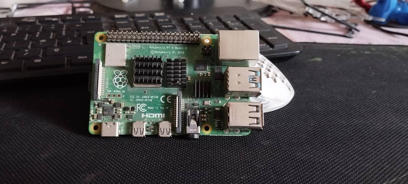 Raspberry pi 4 model B 4 Gb with original power adopter 1