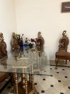 Dinning table 6 seater with glass Top