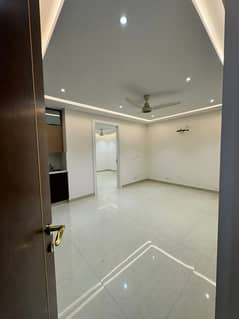 1 bed Luxury Apartment For Rent hot location bahria
