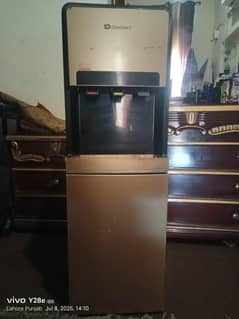 Dawlance water dispenser with refrigerator