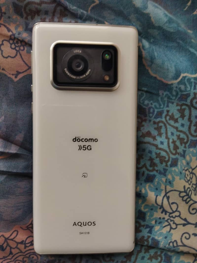 Sharp Aquos R6 single sim unlock 10/10 condition 2