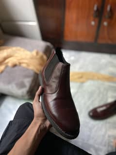 size 9, maroon chelsea boots