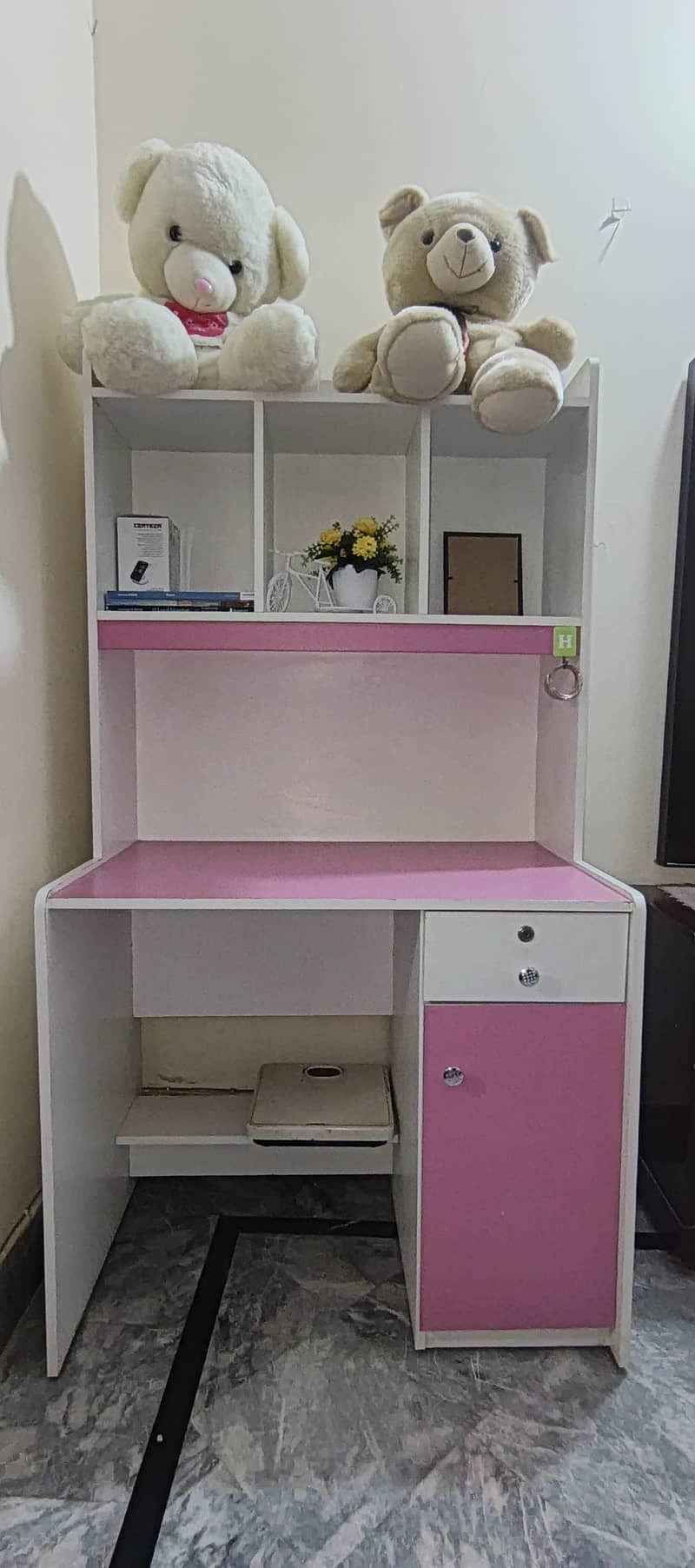 Study table with one drawer and one small cupboard 1