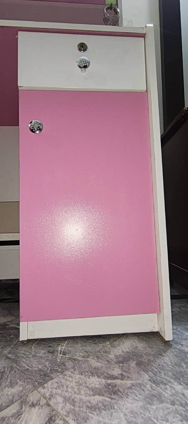 Study table with one drawer and one small cupboard 3