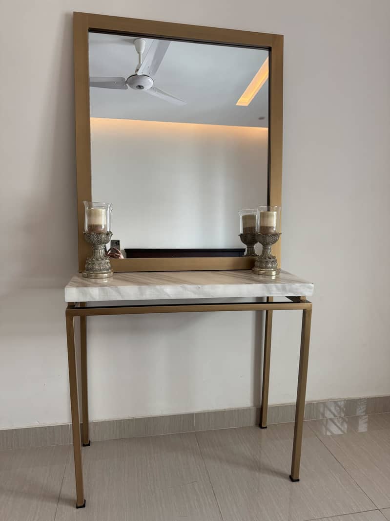 Elegant Console Table with Mirror 0