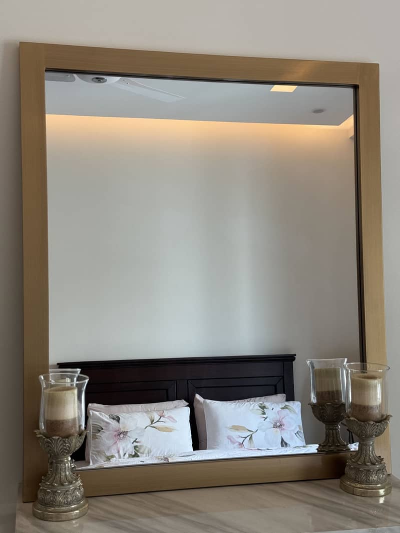 Elegant Console Table with Mirror 2
