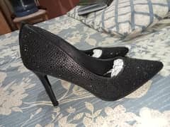 Elegant stylish heels for ladies -perfect for parties , completely new