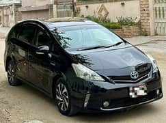 Toyota Prius Alpha G 2012 model 2015 reg hybird