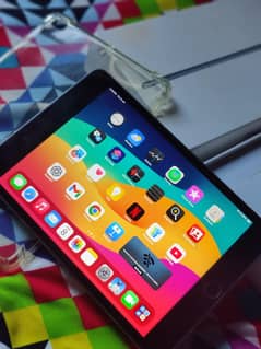 ipad mini 5 with box and cable