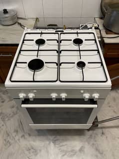 Siemens Germany Gas Cooking Range Oven, 4 Burners, Auto Ignition