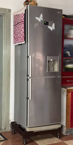 LG Refrigerator New condition