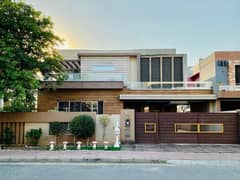 Bahria Town's Finest: 1 Kanal Almost Brand New, Fully Furnished Luxury House Just Listed For Sale.