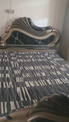 bed and dreasing table