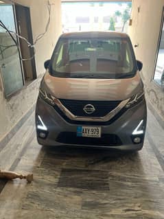 Nissan dayz highway star hybrid 2019