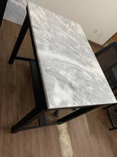 Restaurant furniture / Restaurant table