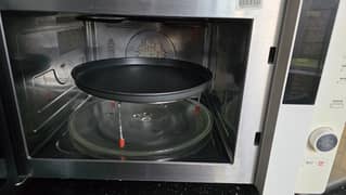 Microwave oven with air fryer