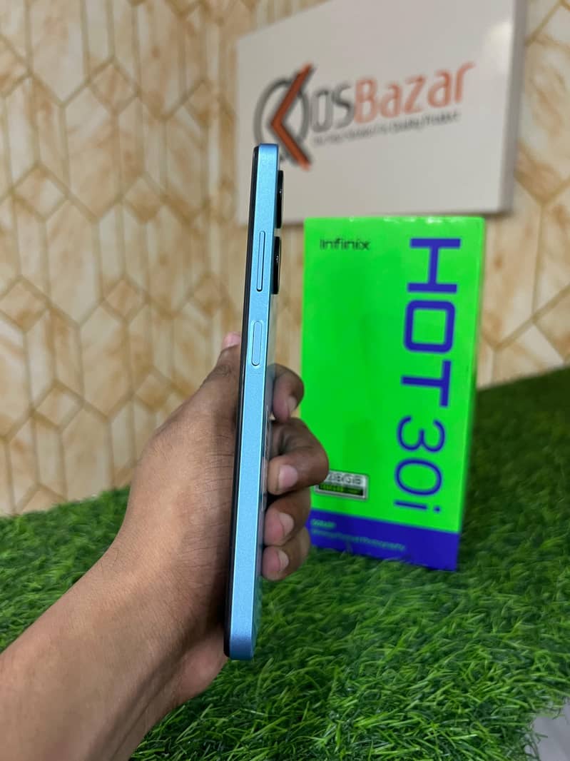 Infinix Hot 30i 8/128 With Box Charger 3