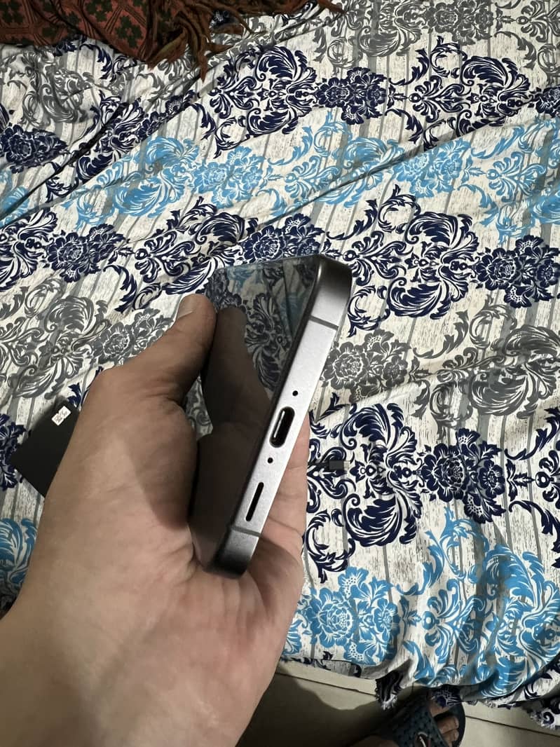 Samsung S24 fe with complete box 1 month use only 1