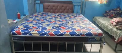 king size bed  condition bikul thk ha koi fault nhi
