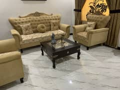Brand New 5 Seater Sofa Set with Table For Sale