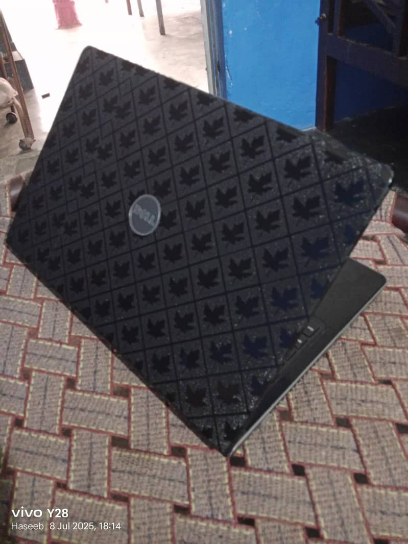 DELL latitude core-i3 7th Generation 1