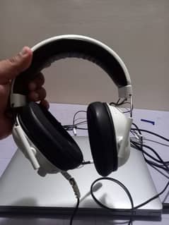 Headphones by Razer, Color White