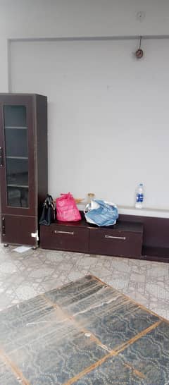 almari aur LCD rack