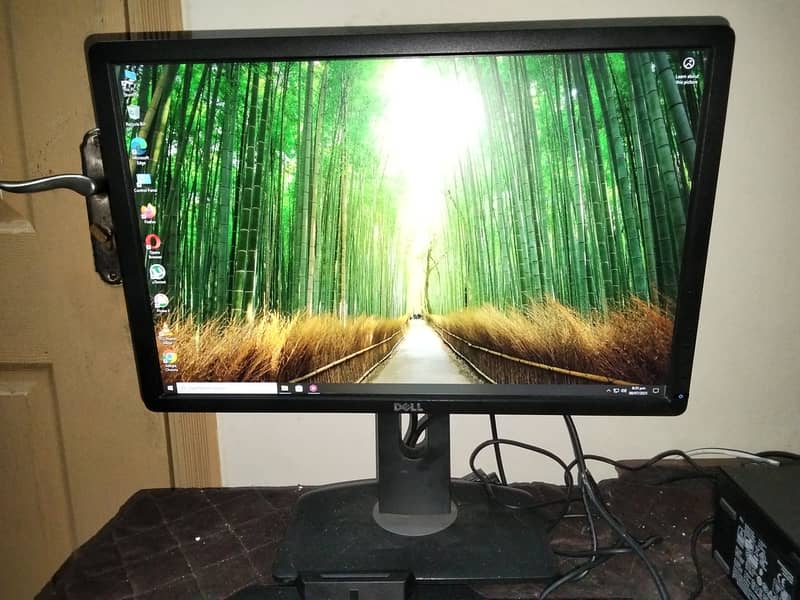dell led with quality colours and display 1