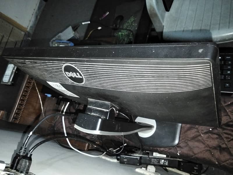 dell led with quality colours and display 2