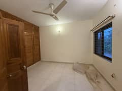 F-10 Anexy 333 Sq Yrd 5 Bedroom House Available For Rent