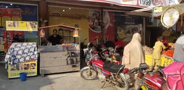 burger shawarma counters