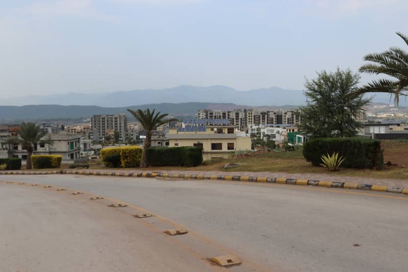 Build Your Future! 10 Marla Front Open Plot with Possession 18