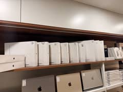 New MacBook Air 13.6 M4 Ram 16 SSD 256 New Sealed Apple Warranty