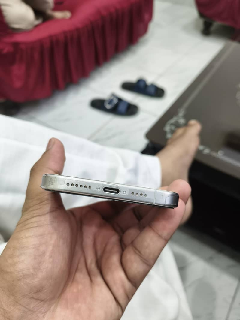 Apple Iphone 15 pro Max 2