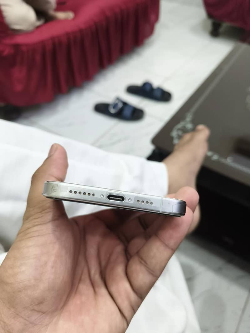 Apple Iphone 15 pro Max 3
