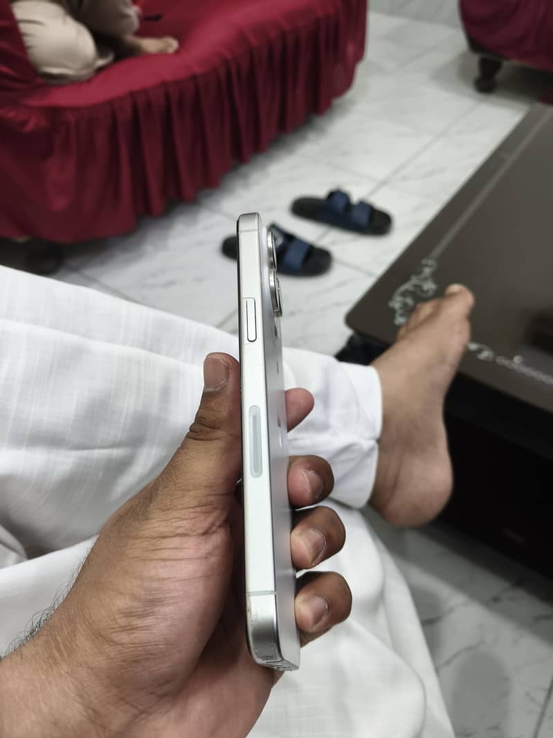 Apple Iphone 15 pro Max 4