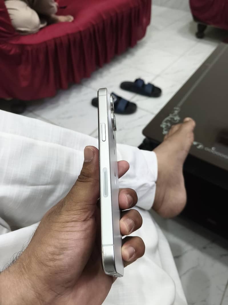 Apple Iphone 15 pro Max 5